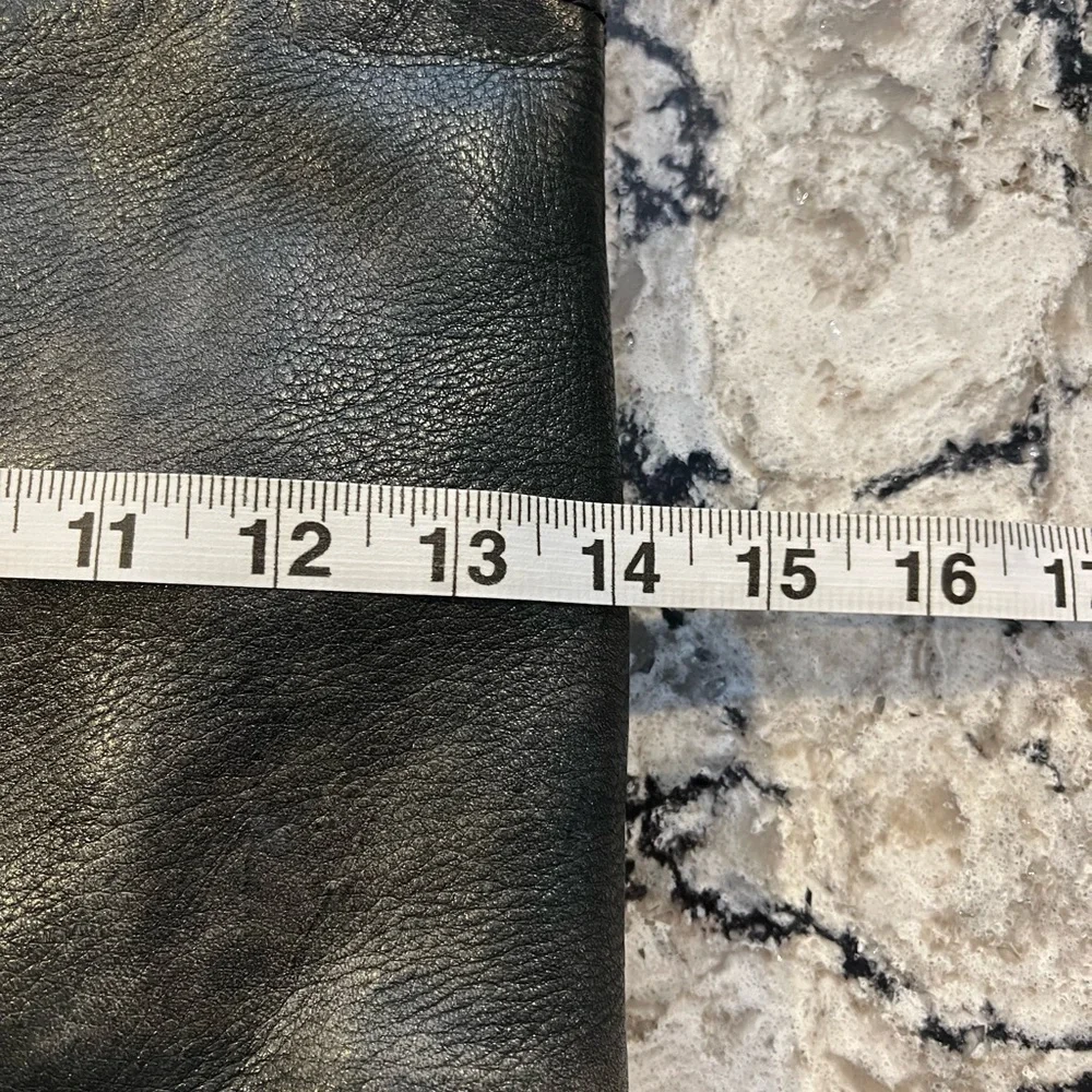 Margot genuine leather crossbody distressed black bag. Adjustable strap. - Picture 5 of 7